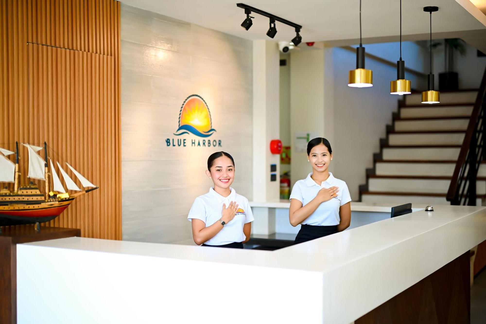 Blue Harbor Hotel Calapan Exterior foto